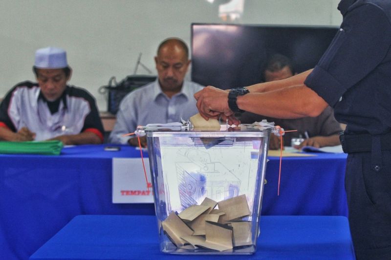 If you qualify as an absent voter, you need to register with the EC for postal voting. u00e2u20acu2022 Malay Mail file pic