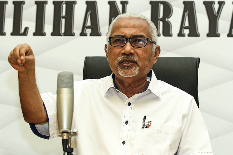 Election Commission chairman Tan Sri Mohd Hashim Abdullah speaks during a press conference in Putrajaya April 7, 2018. u00e2u20acu201d Picture by Miera Zulyana