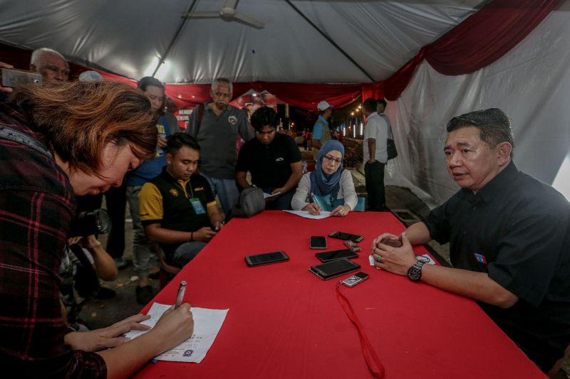 Amanah deputy president Salahuddin Ayub (right) speaks during a press conference after a Johor PH event announcing the stateu00e2u20acu2122s southern zone candidates in Kempas here last night. u00e2u20acu2022 Picture by Hari Anggara