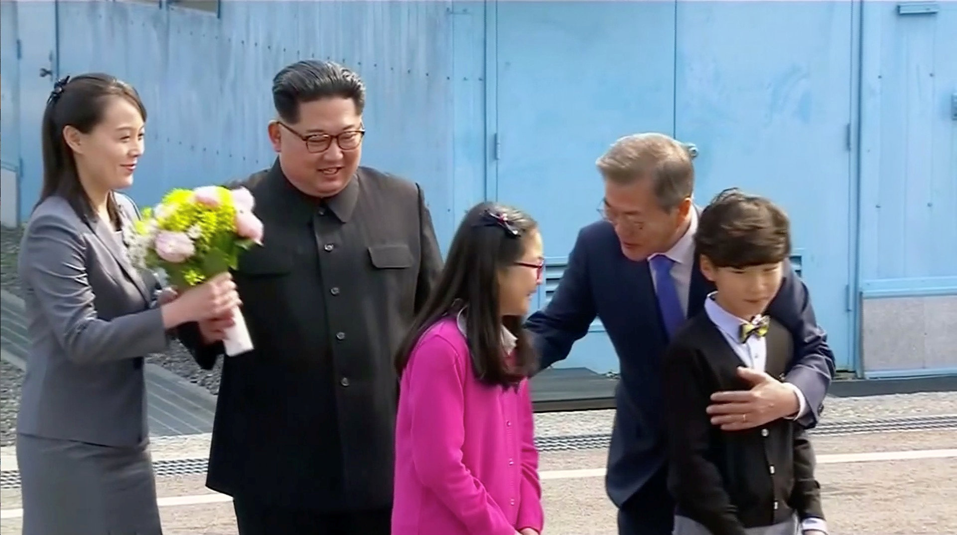 金正恩这趟出访似乎没带上第一夫人李雪主，整场唯一的女主角是在平昌冬奥大出风头的金正恩胞妹金与正（左）。-路透社-