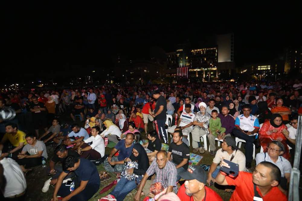 Part of the thousands waiting for  the arrival of Tun Dr Mahathir Mohamad in Putrajaya May 3, 2018. u00e2u20acu201d Picture  by Zuraneeza Zulkifli