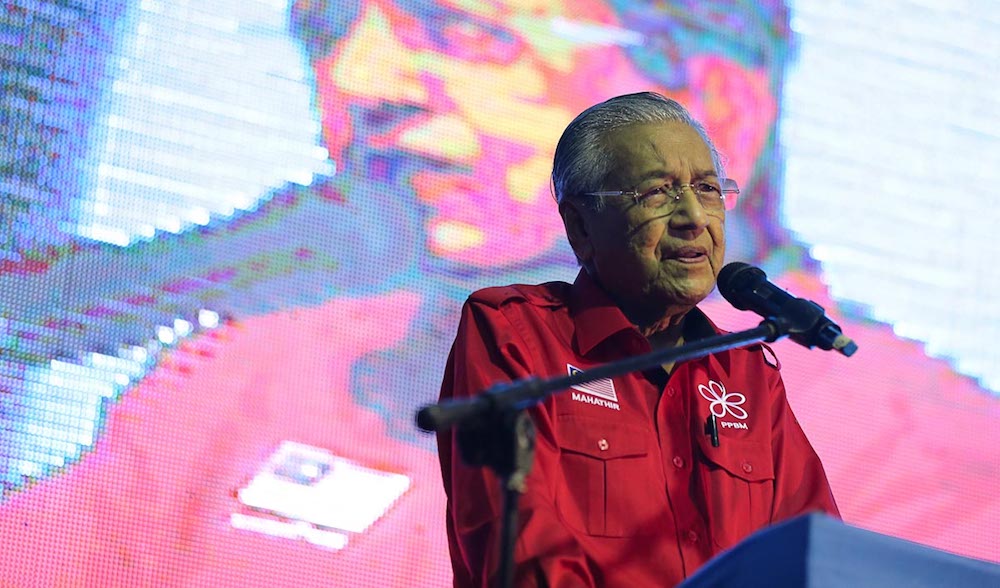 Pribumi Chairman cum candidate for Langkawi Parliament Tun Dr Mahathir Mohamad delivers his speech during the Ceramah Mega in Jerlun May 5, 2018. u00e2u20acu201d Picture by Sayuti Zainudin