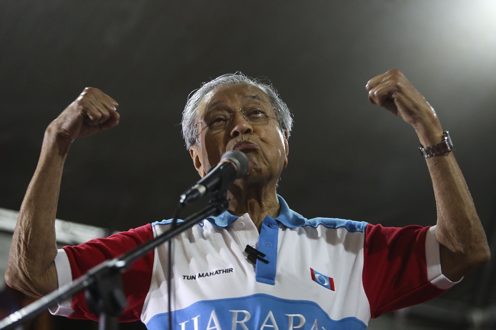 Pakatan Harapan chairman Tun Mahathir Mohamad speaks during a ceramah at Taman Bukit Piatu Mutiara in Melaka May 5, 2018. u00e2u20acu201d Picture by Yusof Mat Isa