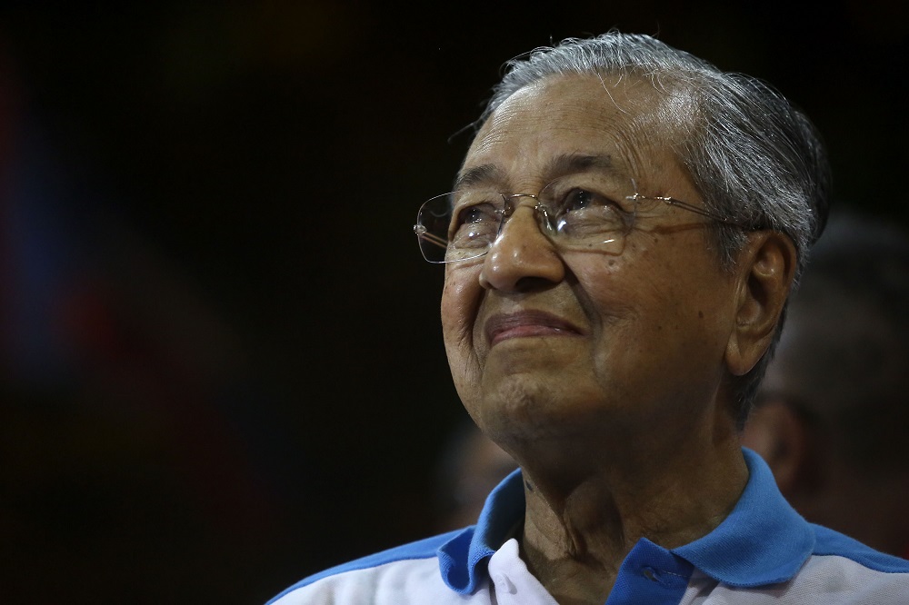 Tun Mahathir Mohamad at a Pakatan Harapan ceramah at Taman Bukit Piatu Mutiara in Melaka May 5, 2018. u00e2u20acu201d Picture by Yusof Mat Isa