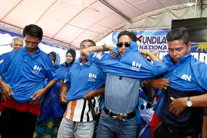 PPBM members who quit the party change into Barisan Nasional shirts at the Barisan Nasional Kubang Pasu Command Centre May 6, 2018. u00e2u20acu201d Picture by Sayuti Zainudin