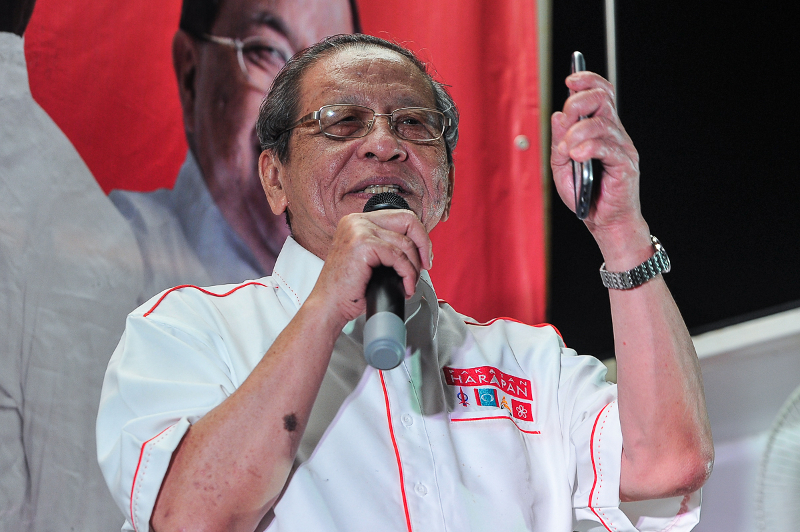 PKRu00e2u20acu2122s Iskandar Puteri candidate Lim Kit Siang speaks during Ceramah Perdana Harapan Sri Lalang at Kampung Sri Lalang, Kluang May 7, 2018. u00e2u20acu201d Picture by Shafwan Zaidon