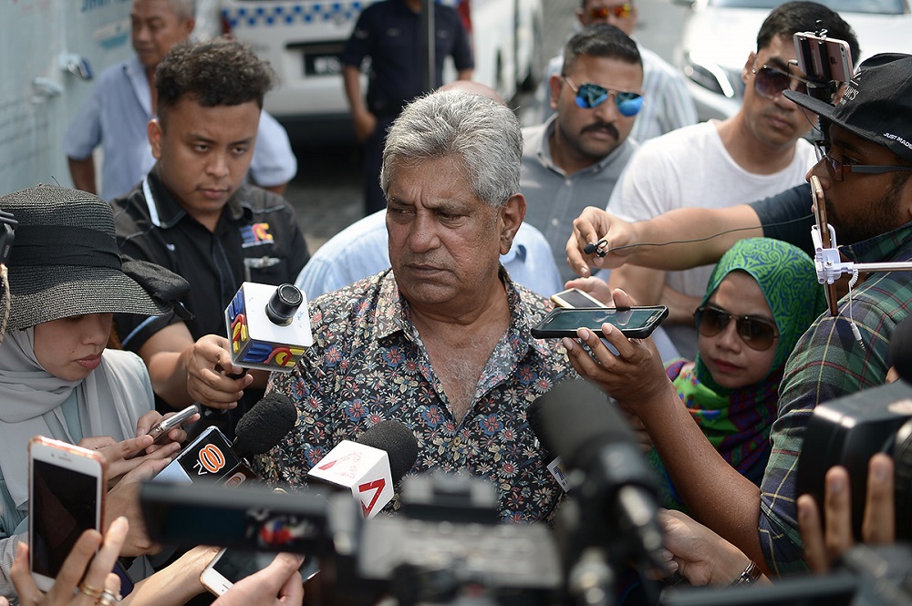 Lawyer Harpal Singh Grewal speaks to reporters outside former prime minister Datuk Seri Najib Razaku00e2u20acu2122s house in Taman Duta May 19, 2018. u00e2u20acu201d Picture by Mukhriz Hazim
