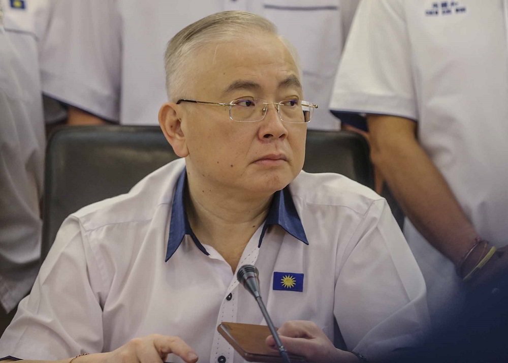 MCA deputy president Datuk Seri Wee Ka Siong at a press conference in Kuala Lumpur May 19, 2018. u00e2u20acu201d Picture by Firdaus Latif