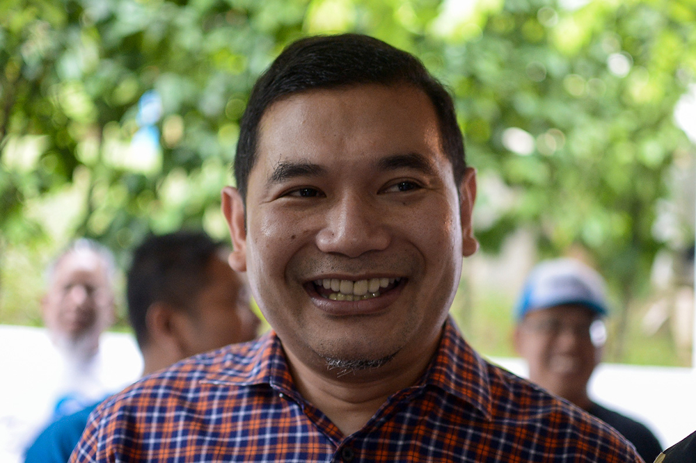 PKR deputy president Rafizi Ramli is seen outside Datuk Seri Anwar Ibrahimu00e2u20acu2122s house in Bukit Segambut May 16, 2018. u00e2u20acu201d Picture by Mukhriz Hazim