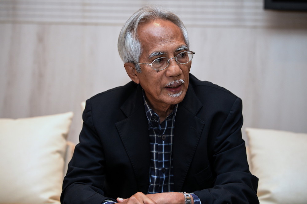 Datuk A. Kadir Jasin speaks at a press conference in Kuala Lumpur May 14, 2018. u00e2u20acu201d Bernama pic