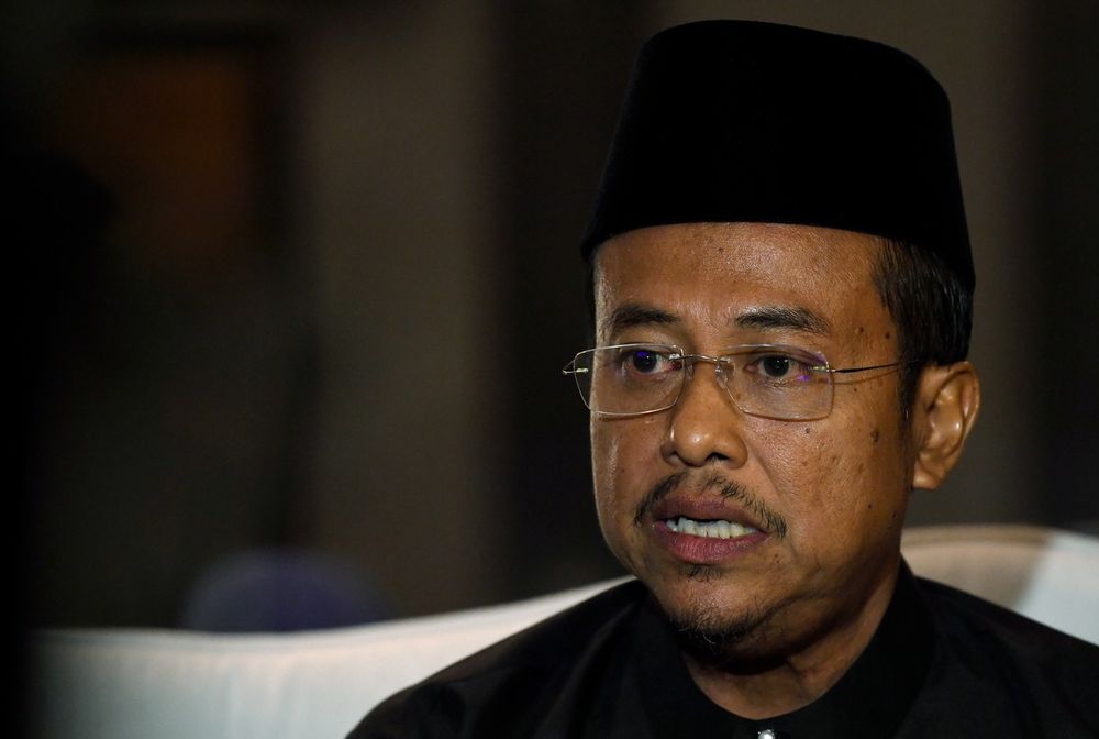 Rhu Rendang State Assemblyman Ahmad Samsuri Mokhtar at a press conference after being sworn in as the new Terengganu mentri besar at Istana Syarqiyyah May 10, 2018. u00e2u20acu201d Bernama pic