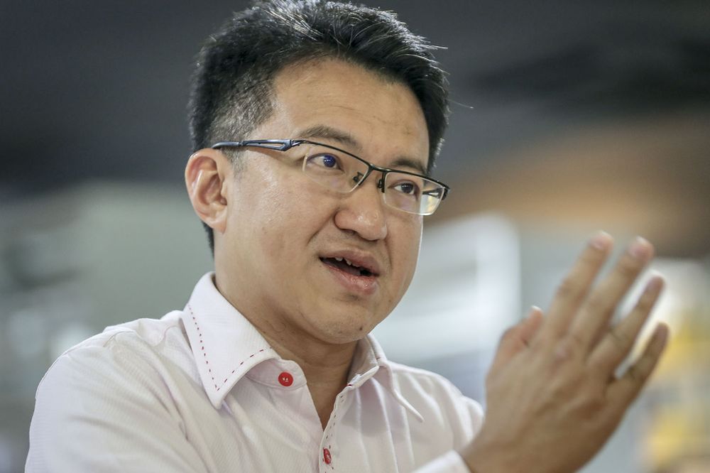 Johor DAP Chairman, Liew Chin Tong speaking to reporters at DAP National Headquarters, Kuala Lumpur, May 28, 2018. u00e2u20acu201d Picture by Hari Anggara