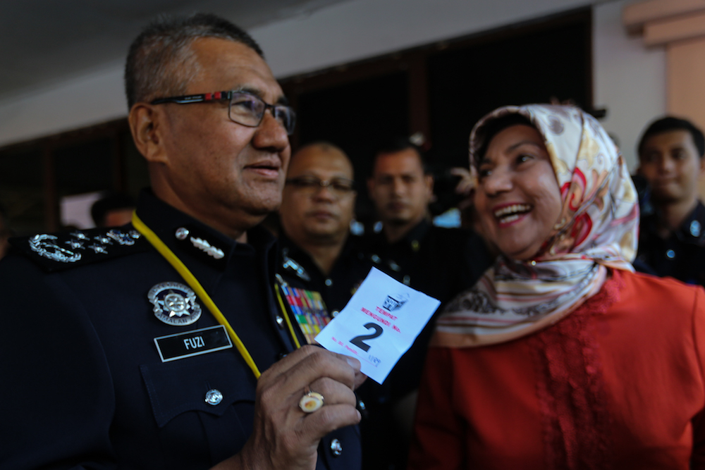 Inspector General of Police Tan Sri Mohamad Fuzi Harun casts his vote during early voting in Bukit Aman, Kuala Lumpur May 5, 2018. u00e2u20acu201d Picture by Ahmad Zamzahuri 