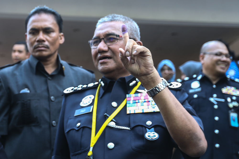 Inspector General of Police Tan Sri Mohamad Fuzi Harun shows his finger during early voting in Bukit Aman, Kuala Lumpur May 5, 2018. u00e2u20acu201d Picture by Ahmad Zamzahuri 