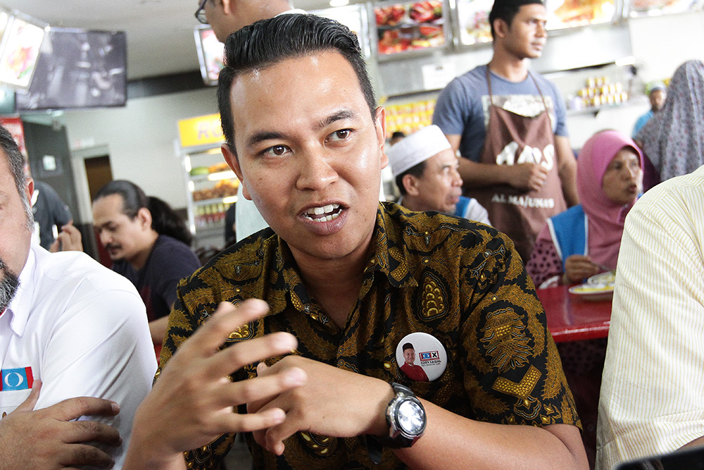 Edry Faizal speaks during a press conference to announce Pakatan Harapanu00e2u20acu2122s u00e2u20acu02dcLocal Manifestou00e2u20acu2122 in Hulu Langat May 7, 2018. u00e2u20acu201d Picture by Miera Zulyana