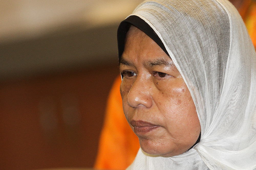 Zuraida Kamaruddin holds a press conference at Cheras Rehabilitation Hospital in Kuala Lumpur May 12, 2018. u00e2u20acu201d Picture by Miera Zulyana