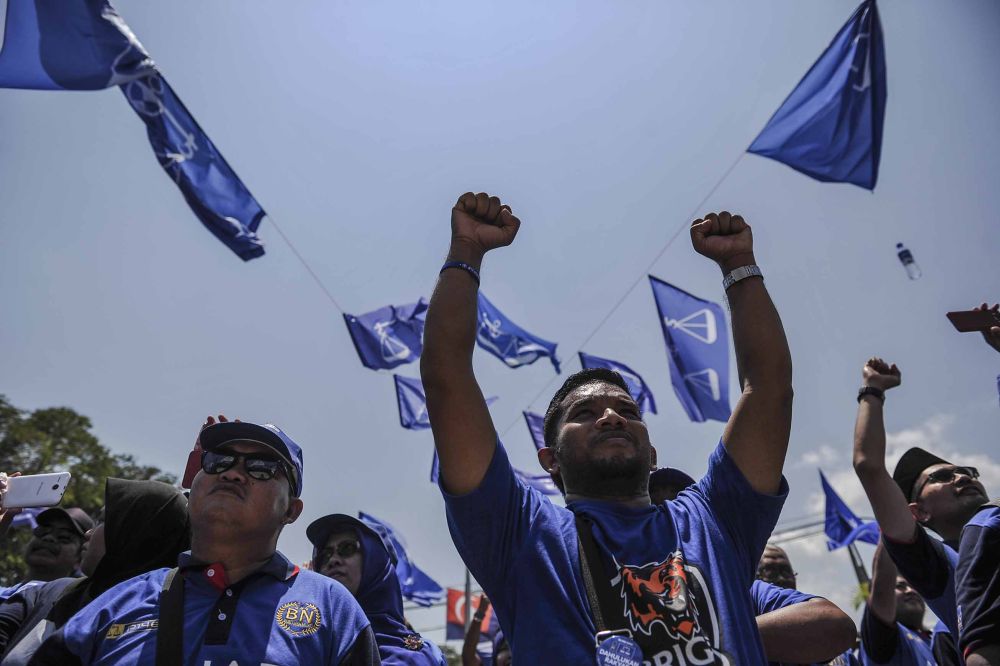 Barisan Nasional supporters attend Datuk Seri Ahmad Zahid Hamidiu00e2u20acu2122s meet-the-people session in Muar May 8, 2018. u00e2u20acu2022 Picture by Firdaus Latif