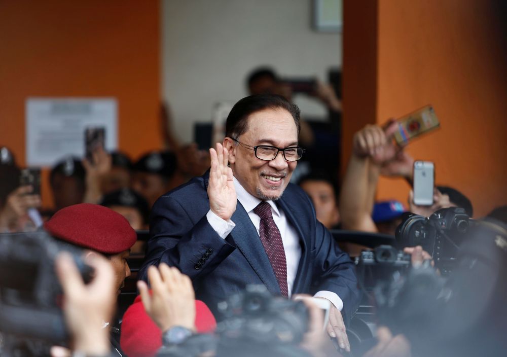 Datuk Seri Anwar Ibrahim waves to the crowd as he leaves the Cheras Rehabilitation Centre in Kuala Lumpur on May 16, 2018. u00e2u20acu201d Reuters pic
