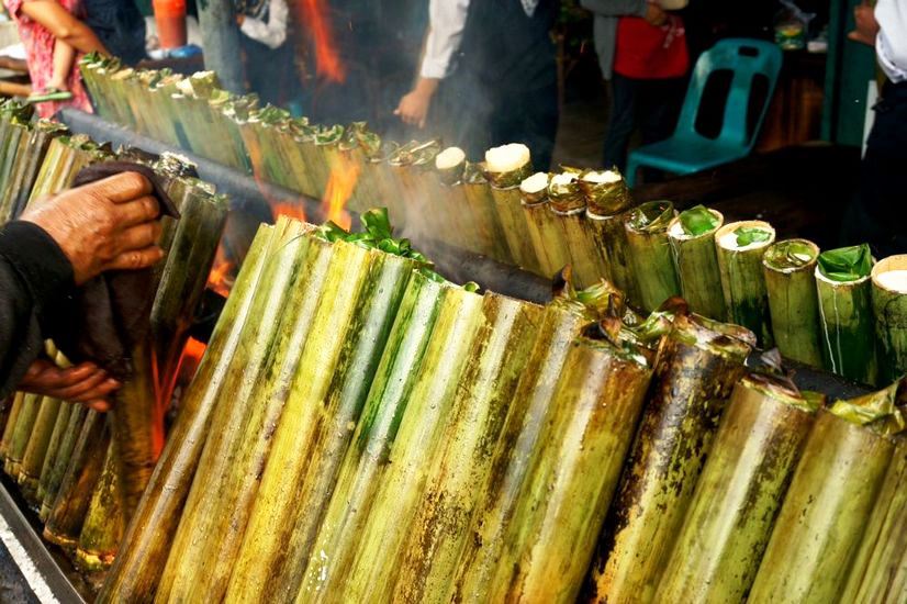 竹筒饭是马来同胞在佳节庆典才会做的。