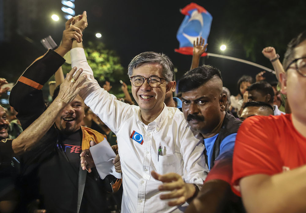 PKR vice-president Chua Tian Chang introduces independent party candidate, P. Prabakaran (not seen), in Sentul May 4, 2018. u00e2u20acu201d Picture by Azneal Ishak