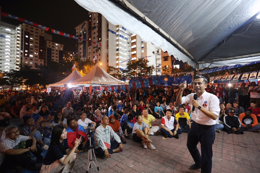 PKR candidate for Lembah Pantai Fahmi Fadzil campaigns in PPR Kerinchi, Kuala Lumpur May 3,2018. u00e2u20acu201d Picture by Ahmad Zamzahuri