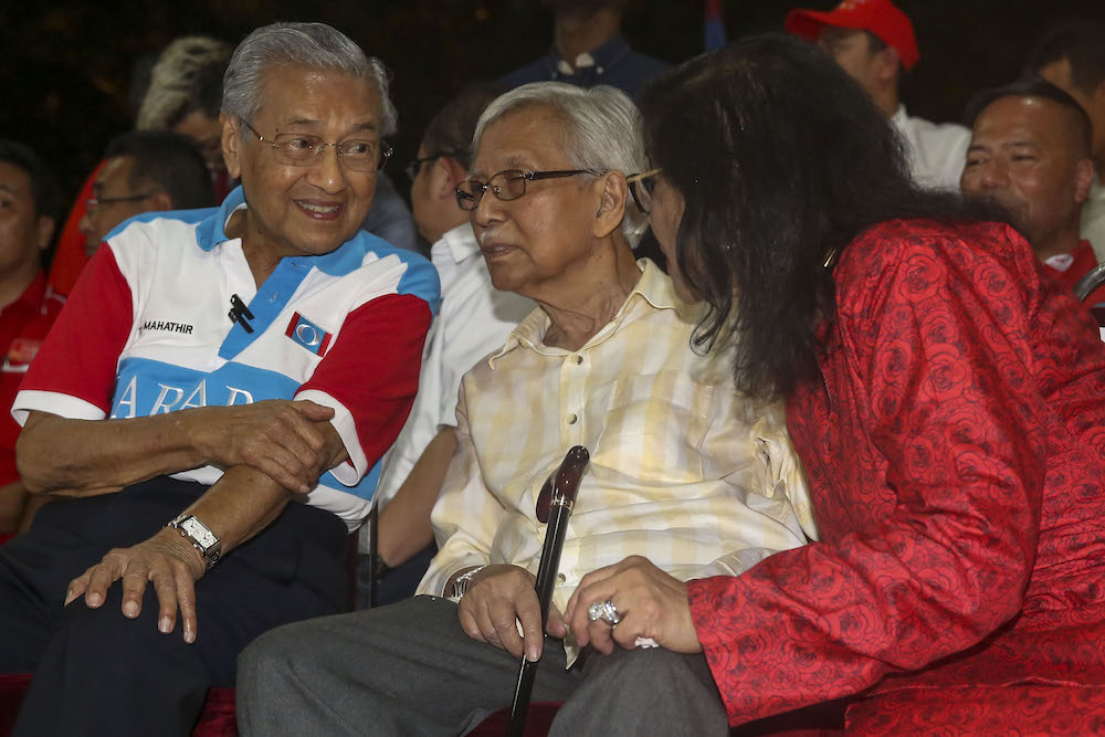 Tun Dr Mahathir Mohamad, Tun Daim Zainuddin and Tan Sri Rafidah Aziz are pictured during a ceramah at Taman Bukit Piatu Mutiara, Melaka May 4, 2018. u00e2u20acu201d Picture by Yusof Mat Isa
