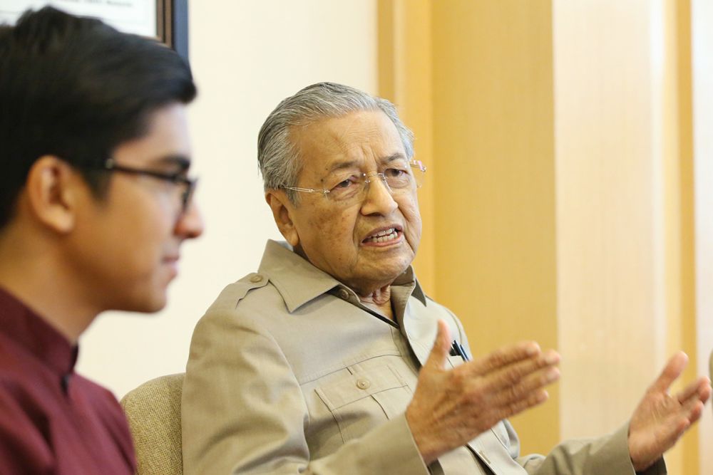 Tun Dr Mahathir Mohamad addresses members of the press at the Perdana Leadership Foundation in Putrajaya on May 4, 2018. u00e2u20acu201d Picture by Azinuddin Ghazali