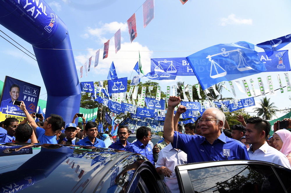 Datuk Seri Najib Razak gestures to supporters in Kepala Batas, Penang May 5, 2018. u00e2u20acu201d Bernama pic