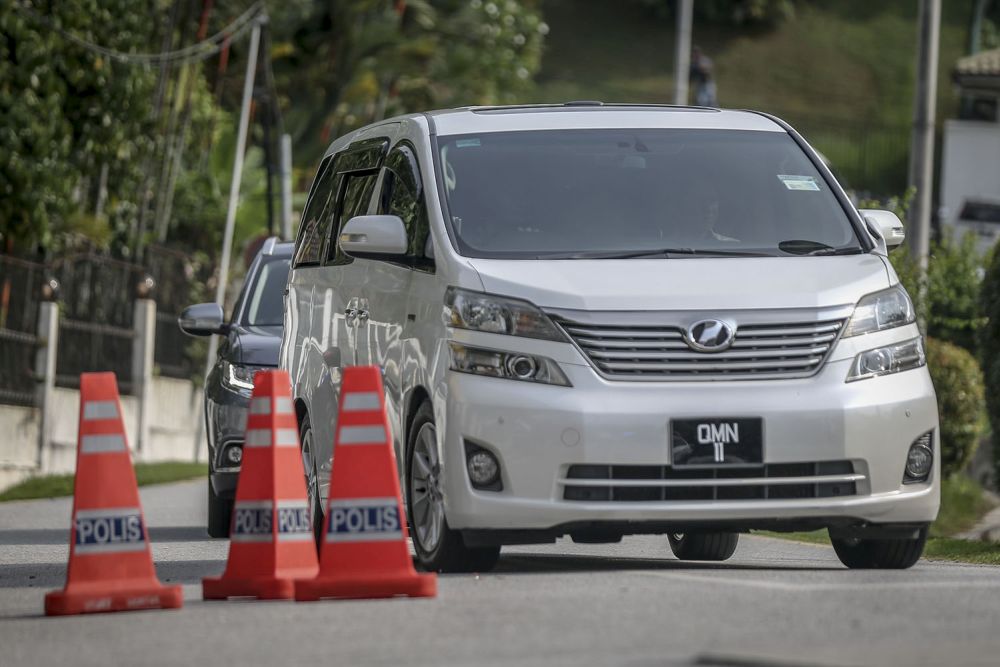 A vehicle believed to be ferrying Datuk Seri Najib Razak leaves his home in Kuala Lumpur May 23, 2018. u00e2u20acu201d Picture by Hari Anggara