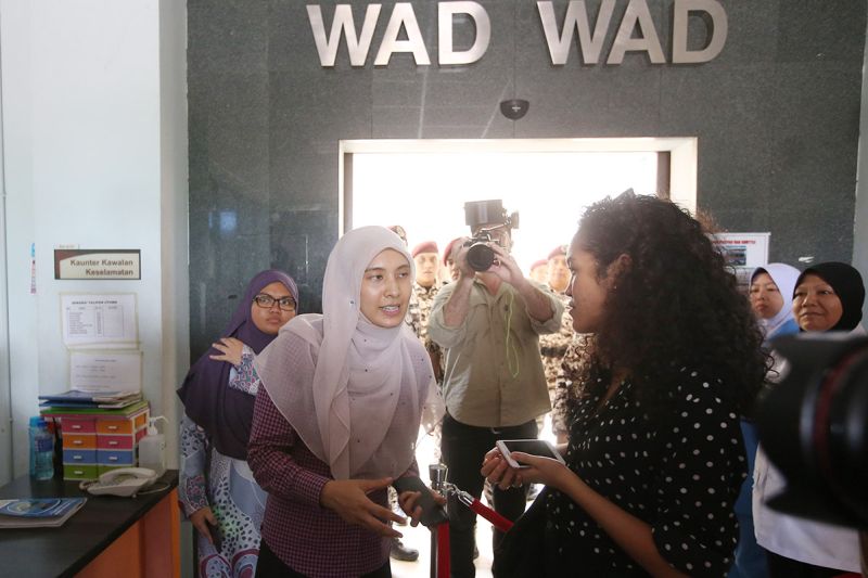 Nurul Izzah Anwar speaks to a reporter at the Hospital Rehabilitasi Cheras today, May 11, 2018. u00e2u20acu2022 Picture by Azinuddin Ghazali