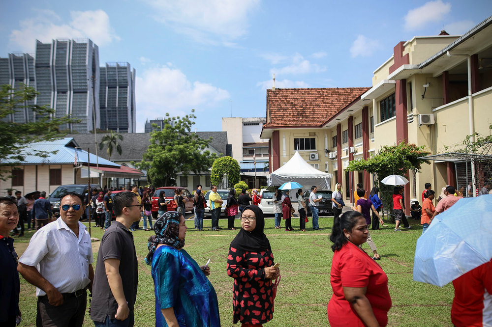 Voters queue outside a polling station at SMK Convent Sentul, Kuala Lumpur May 9, 2018. u00e2u20acu201d Picture by Azneal Ishak n