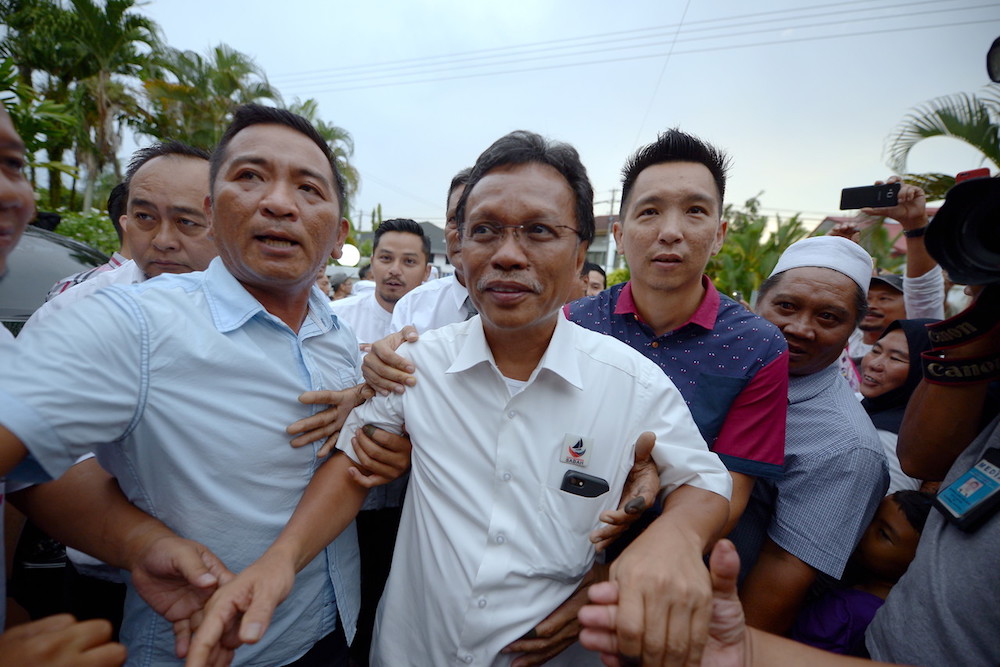 Parti Warisan Sabah president Datuk Seri Shafie Apdal is greeted by supporters as he arrives at his home in Semporna May 11, 2018. u00e2u20acu201d Bernama pic