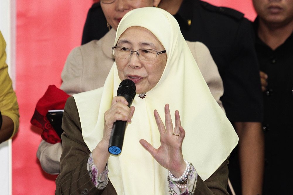 Datuk Seri Dr Wan Azizah Ismail speaks during a press conference in Petaling Jaya on May 17, 2018. u00e2u20acu201d Picture by Miera Zulyana