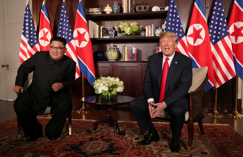 金正恩（左）表示，他与特朗普跨越重重障碍才能走到这一步，相当不容易。-路透社-