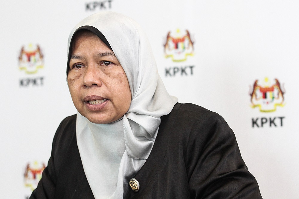 Housing and Local Government Minister Zuraida Kamaruddin speaks to reporters during a press conference in Putrajaya June 5, 2018. u00e2u20acu2022 Picture by Miera Zulyana