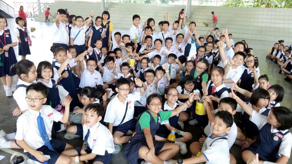 Teachers and pupils of SJK Yuk Choy rallied to raise RM10,500 for Tabung Harapan Malaysia. u00e2u20acu201d Picture by Sylvia Looi