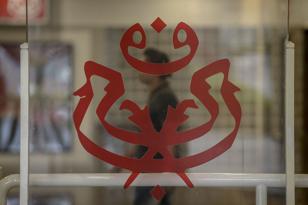 The Umno logo is seen in Kuala Lumpur June 17, 2018. u00e2u20acu201d Picture by Hari Anggara