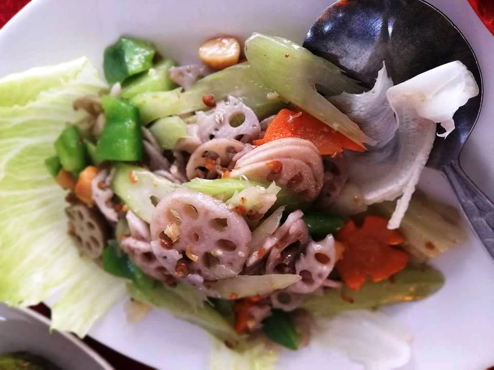 夏果莲藕不会油腻清爽宜人，而且咬下去沙沙声口感十足哟。-M中文网摄-