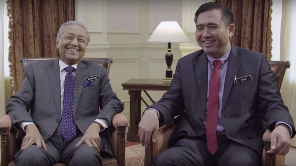 A screenshot of Dr Mahathir and Transport Minister Anthony Loke in a video on road safety by the Road Safety Department ahead of Aidilfitri.