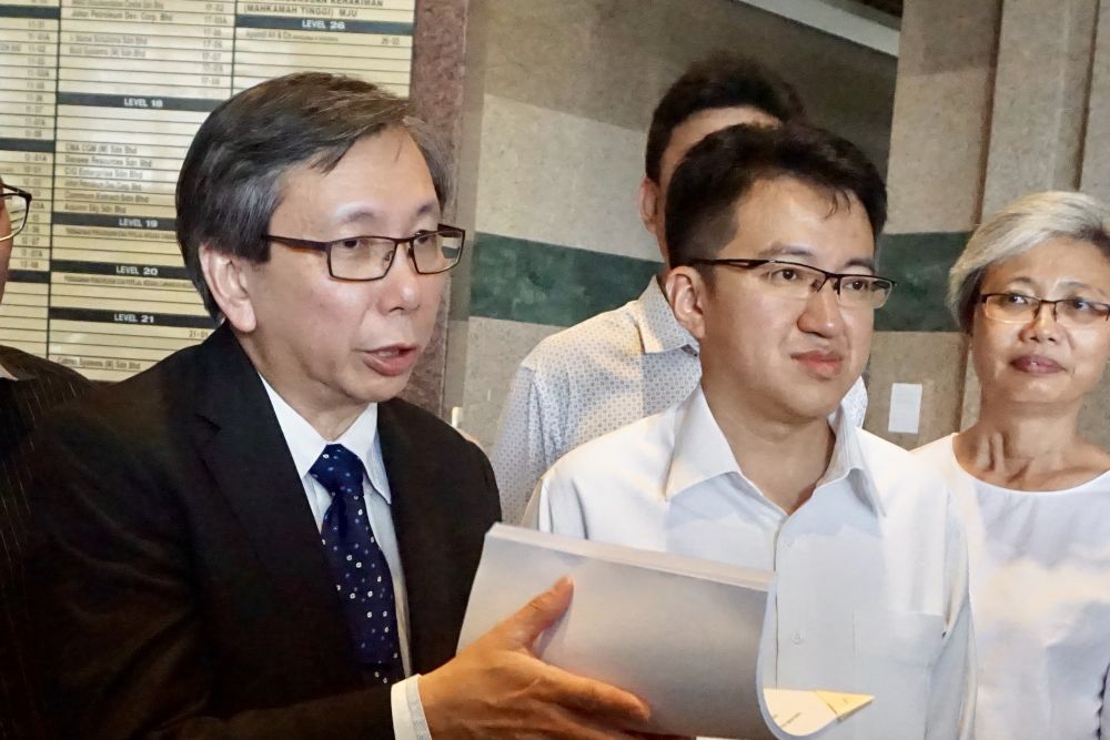DAPu00e2u20acu2122s Liew Chin Tong (right) and his lawyer Datuk Yeo Yang Poh speaks to reporters outside the Johor Baru High Court June 12, 2018.  u00e2u20acu201d Picture by Ben Tan