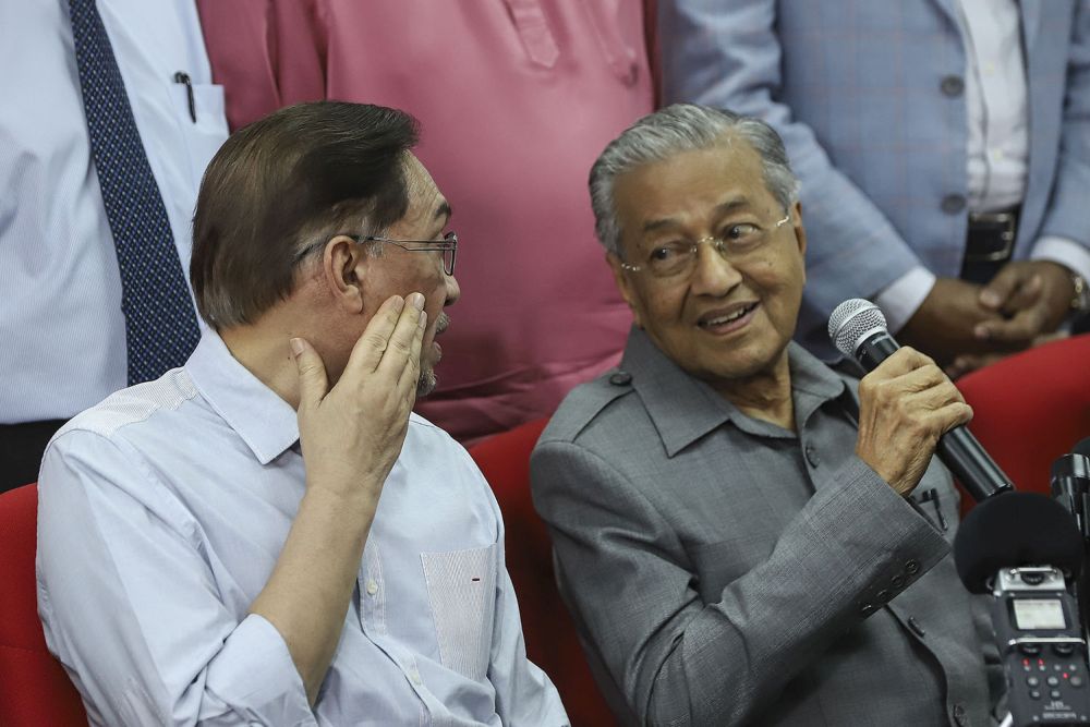 Tun Dr Mahathir Mohamad speaks to Datuk Seri Anwar Ibrahim during a press conference at Menara Yayasan Selangor on June 1, 2018. u00e2u20acu201d Picture by Azneal Ishak