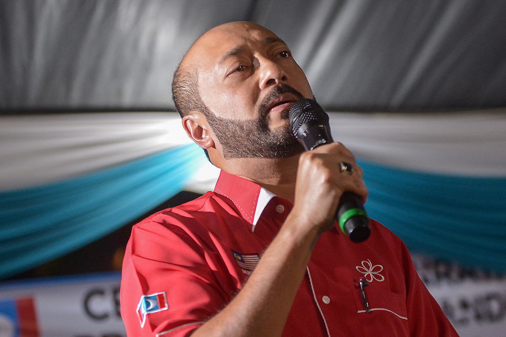 Datuk Seri Mukhriz Mahathir speaks during a campaign event in Taman Sri Andalas, Klang July 24, 2018. u00e2u20acu201d Picture by Mukhriz Hazim