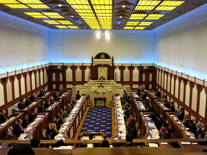 Perdebatan isu mengubah cuti hujung di DUN Pahang berlarutan hampir setengah jam. u00e2u20acu201d Foto ihsan Facebook/Tommy Lee