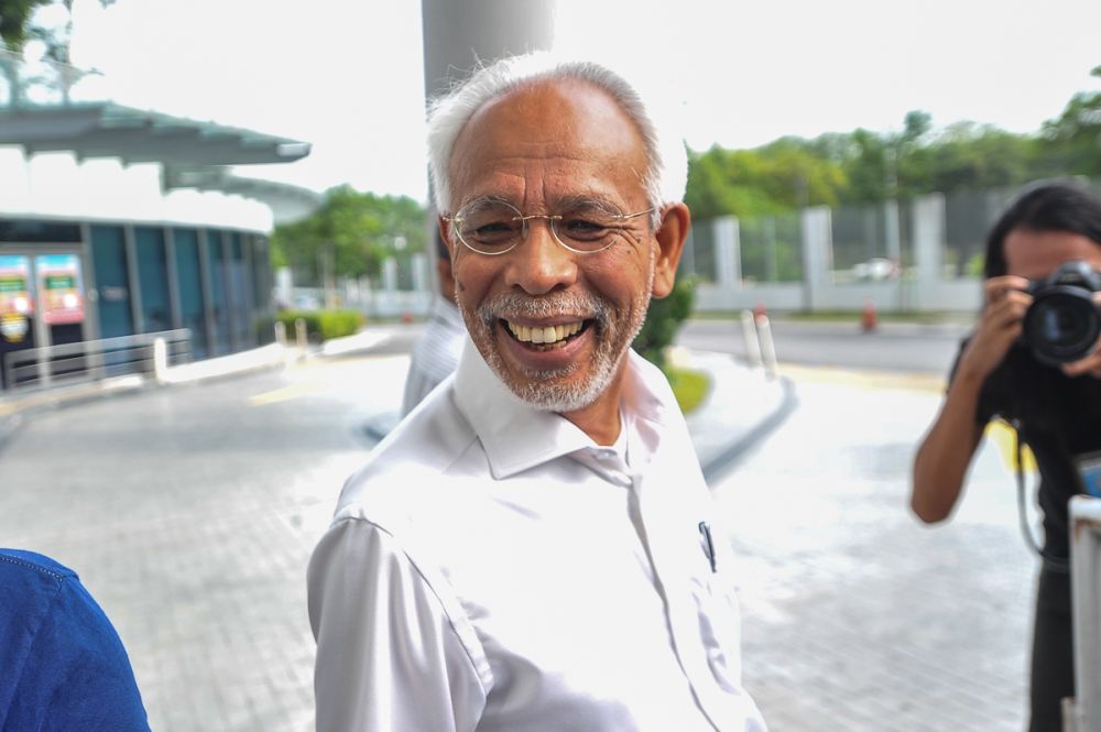 Former Felda chairman Tan Sri Shahrir Abdul Samad arrives at the MACC headquarters in Putrajaya to give his statement, July 3, 2018. u00e2u20acu2022 Picture by Shafwan Zaidon