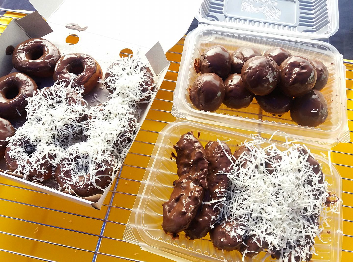 Nutella酱甜甜圈、Nutella酱炸香蕉，一看到就觉得很腻的组合。-摘自Pisang Cheese Batang Kali脸书-