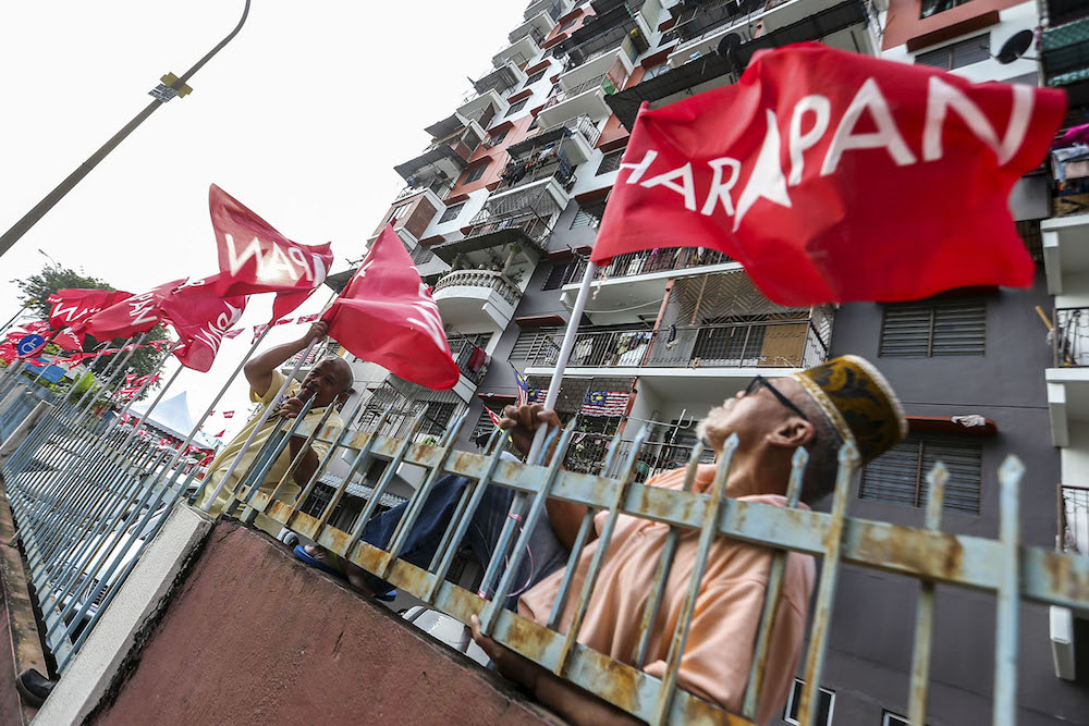 Pakatan Harapan flags are seen in Kelana Jaya August 22, 2018. u00e2u20acu201d Picture by Hari Anggara