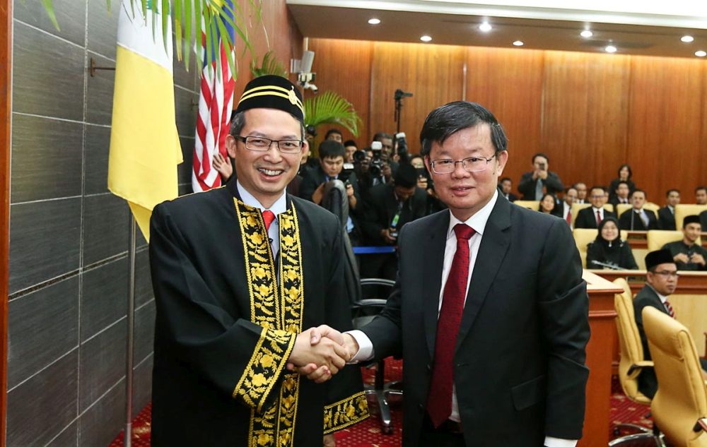 Penang Chief Minister Chow Kon Yeow shakes hands with State Assembly Speaker Law Choo Kiang (left) after the latteru00e2u20acu2122s swearing-in at the State Assembly Building in George Town August 2, 2018. u00e2u20acu201d Picture by Sayuti Zainudin