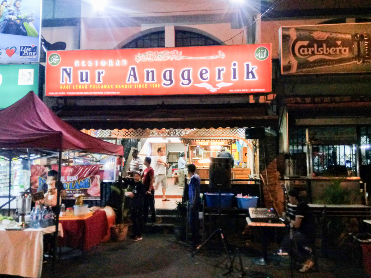 今年初改名为Restoran Nur Anggerik的这家餐馆，之前是叫做 Restoran Sri Anggerik。-R. Rohaizam摄-