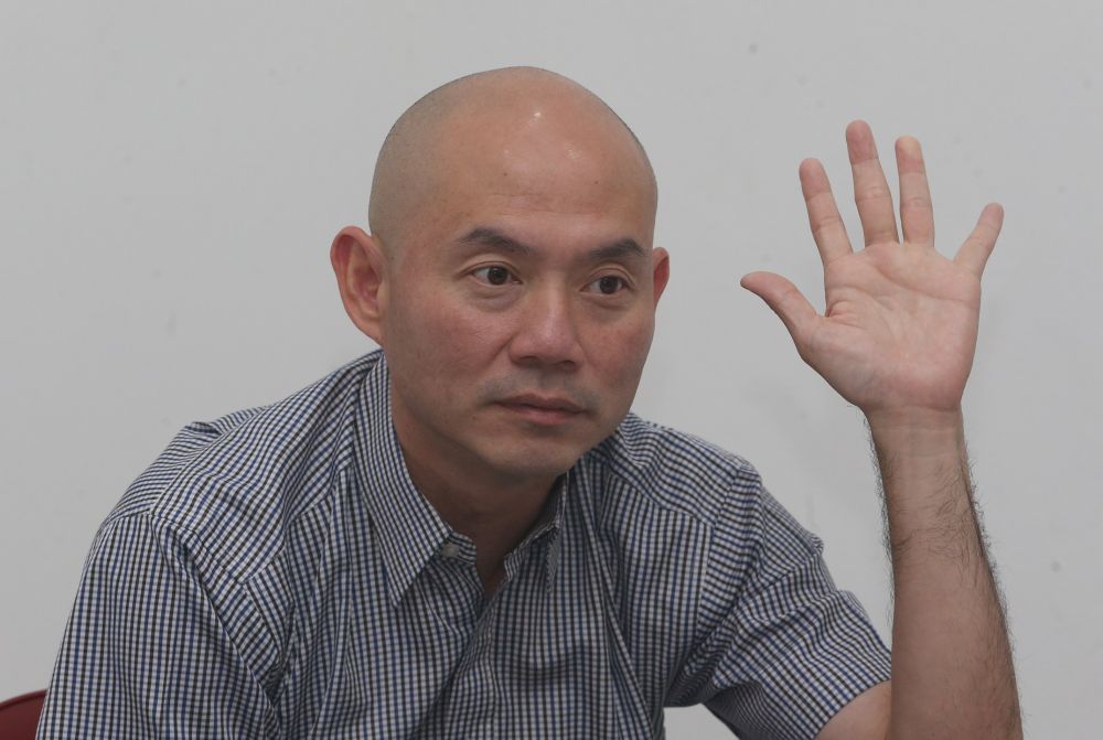 Lim Lip Eng speaks during a press conference in Kepong August 10, 2018. u00e2u20acu201d Picture by Razak Ghazali