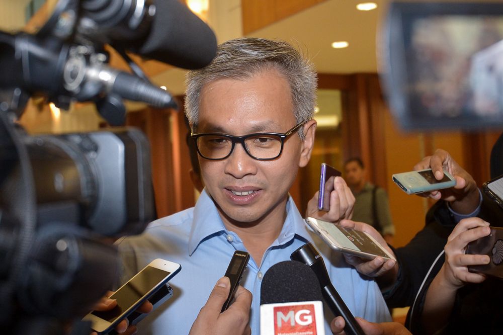 Damansara MP Tony Pua speaks to reporters at Parliament in Kuala Lumpur August 16, 2018. u00e2u20acu2022 Picture by Mukhriz Hazim